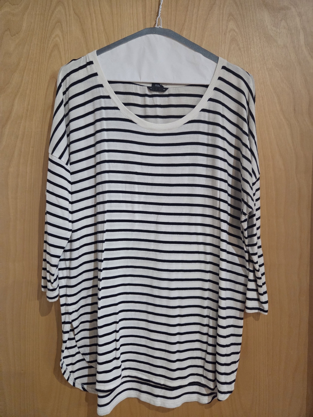 Club Monaco Black & White Striped Long Sleeve Scoop Neck Top
